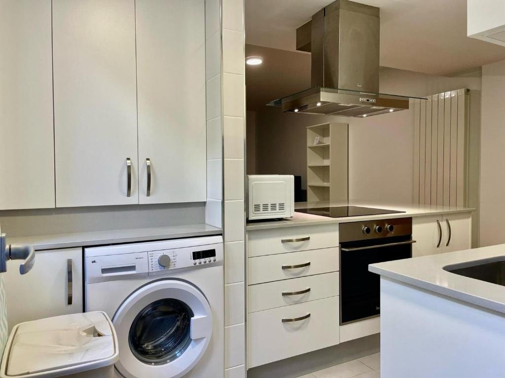 Serviced Apartments Vigo | Business Accommodation Galicia | Urban Stay Book-Serviced-Apartments-Vigo-in-central-Galicia.-Modern-corporate-accommodation-with-kitchens,-WiFi,-&-easy-access-to-Airport-&-transport.