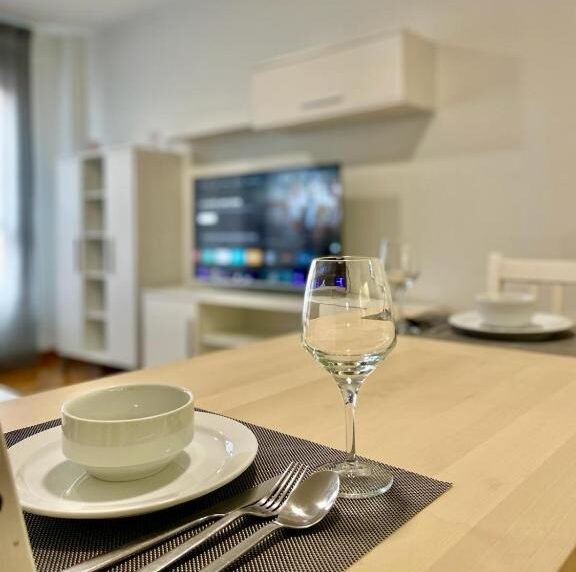 Serviced Apartments Vigo | Business Accommodation Galicia | Urban Stay Book-Serviced-Apartments-Vigo-in-central-Galicia.-Modern-corporate-accommodation-with-kitchens,-WiFi,-&-easy-access-to-Airport-&-transport.