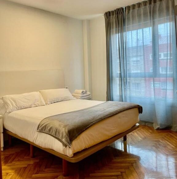 Serviced Apartments Vigo | Business Accommodation Galicia | Urban Stay Book-Serviced-Apartments-Vigo-in-central-Galicia.-Modern-corporate-accommodation-with-kitchens,-WiFi,-&-easy-access-to-Airport-&-transport.