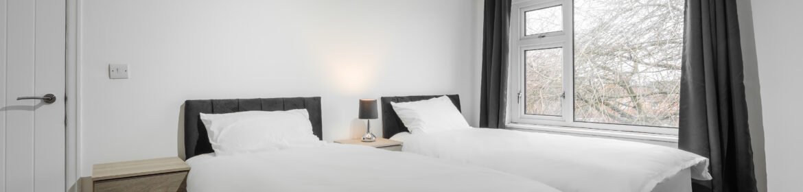 Book accommodation in Bolton for families, contractors, and business travellers. Modern holiday homes near Manchester City and Bolton town centre.