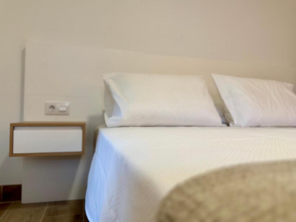 Book Holiday Apartments Galicia near Playa de Patos and Vigo. Self-catering accommodation with sea views, parking, WiFi, and coastal access.