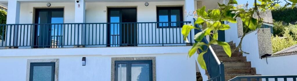Book Holiday Apartments Galicia near Playa de Patos and Vigo. Self-catering accommodation with sea views, parking, WiFi, and coastal access.