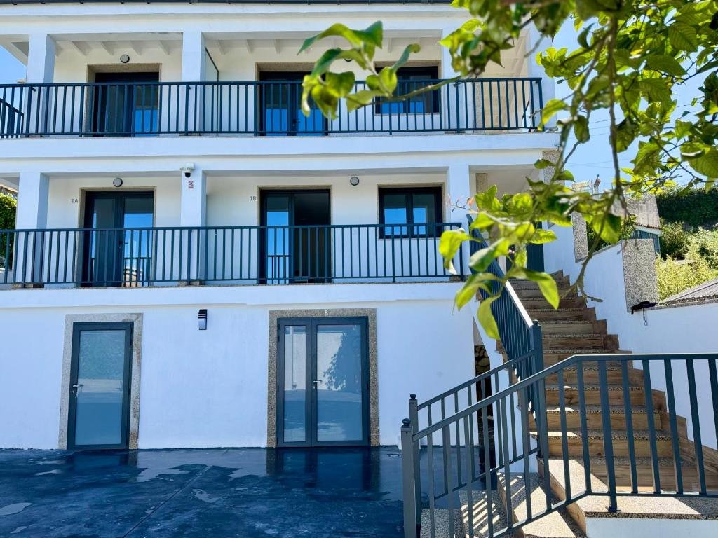 Holiday Apartments Galicia | Coastal Stay Near Vigo | Urban Stay Book-Holiday-Apartments-Galicia-near-Playa-de-Patos-and-Vigo.-Self-catering-accommodation-with-sea-views,-parking,-WiFi,-and-coastal-access.