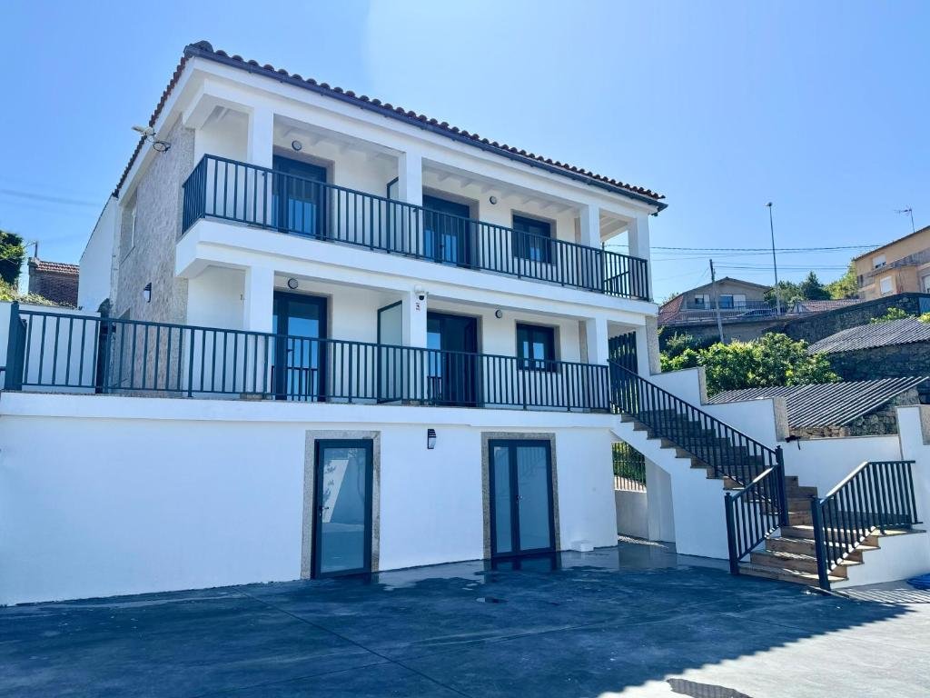 Holiday Apartments Galicia | Coastal Stay Near Vigo | Urban Stay Book-Holiday-Apartments-Galicia-near-Playa-de-Patos-and-Vigo.-Self-catering-accommodation-with-sea-views,-parking,-WiFi,-and-coastal-access.
