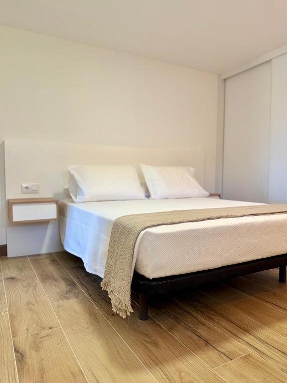 Holiday Apartments Galicia | Coastal Stay Near Vigo | Urban Stay Book-Holiday-Apartments-Galicia-near-Playa-de-Patos-and-Vigo.-Self-catering-accommodation-with-sea-views,-parking,-WiFi,-and-coastal-access.