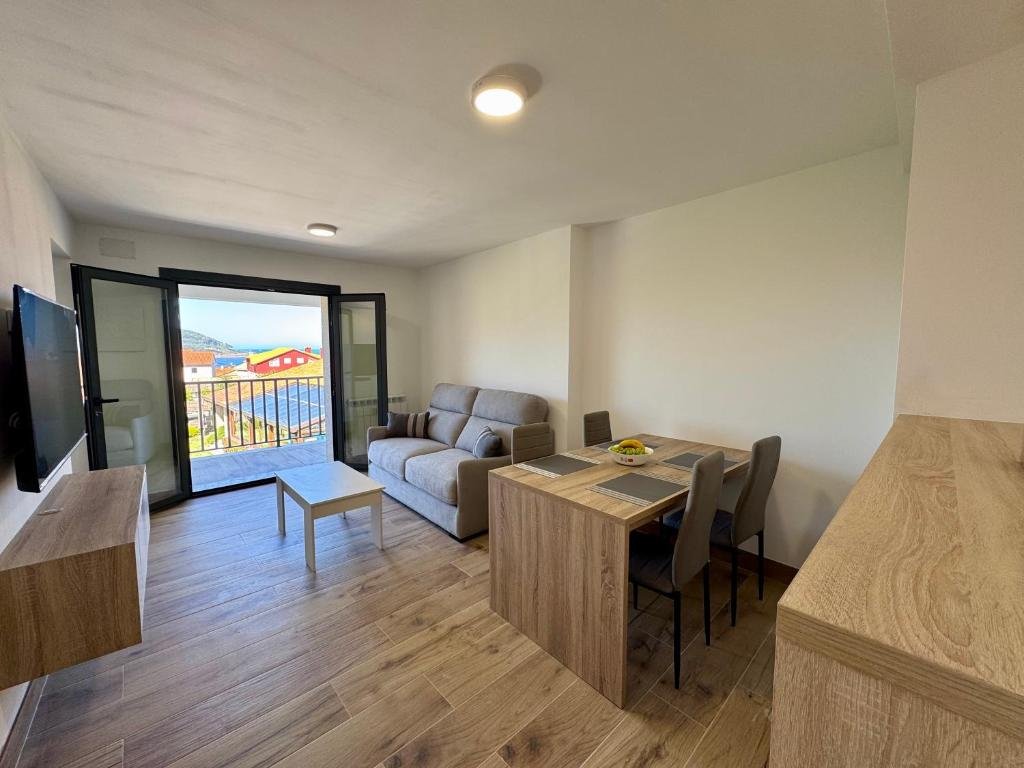 Holiday Apartments Galicia | Coastal Stay Near Vigo | Urban Stay Book-Holiday-Apartments-Galicia-near-Playa-de-Patos-and-Vigo.-Self-catering-accommodation-with-sea-views,-parking,-WiFi,-and-coastal-access.