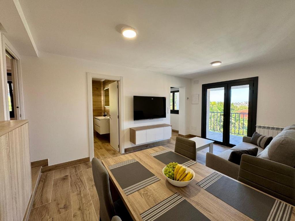Holiday Apartments Galicia | Coastal Stay Near Vigo | Urban Stay Book-Holiday-Apartments-Galicia-near-Playa-de-Patos-and-Vigo.-Self-catering-accommodation-with-sea-views,-parking,-WiFi,-and-coastal-access.