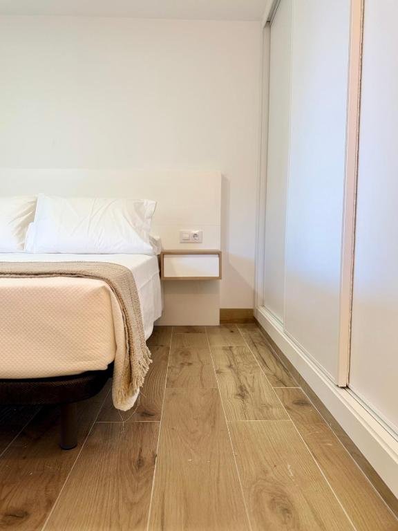 Holiday Apartments Galicia | Coastal Stay Near Vigo | Urban Stay Book-Holiday-Apartments-Galicia-near-Playa-de-Patos-and-Vigo.-Self-catering-accommodation-with-sea-views,-parking,-WiFi,-and-coastal-access.
