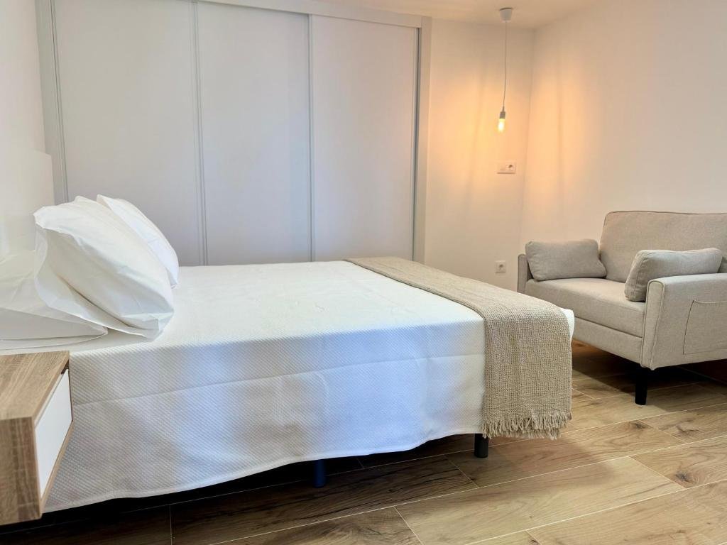 Holiday Apartments Galicia | Coastal Stay Near Vigo | Urban Stay Book-Holiday-Apartments-Galicia-near-Playa-de-Patos-and-Vigo.-Self-catering-accommodation-with-sea-views,-parking,-WiFi,-and-coastal-access.