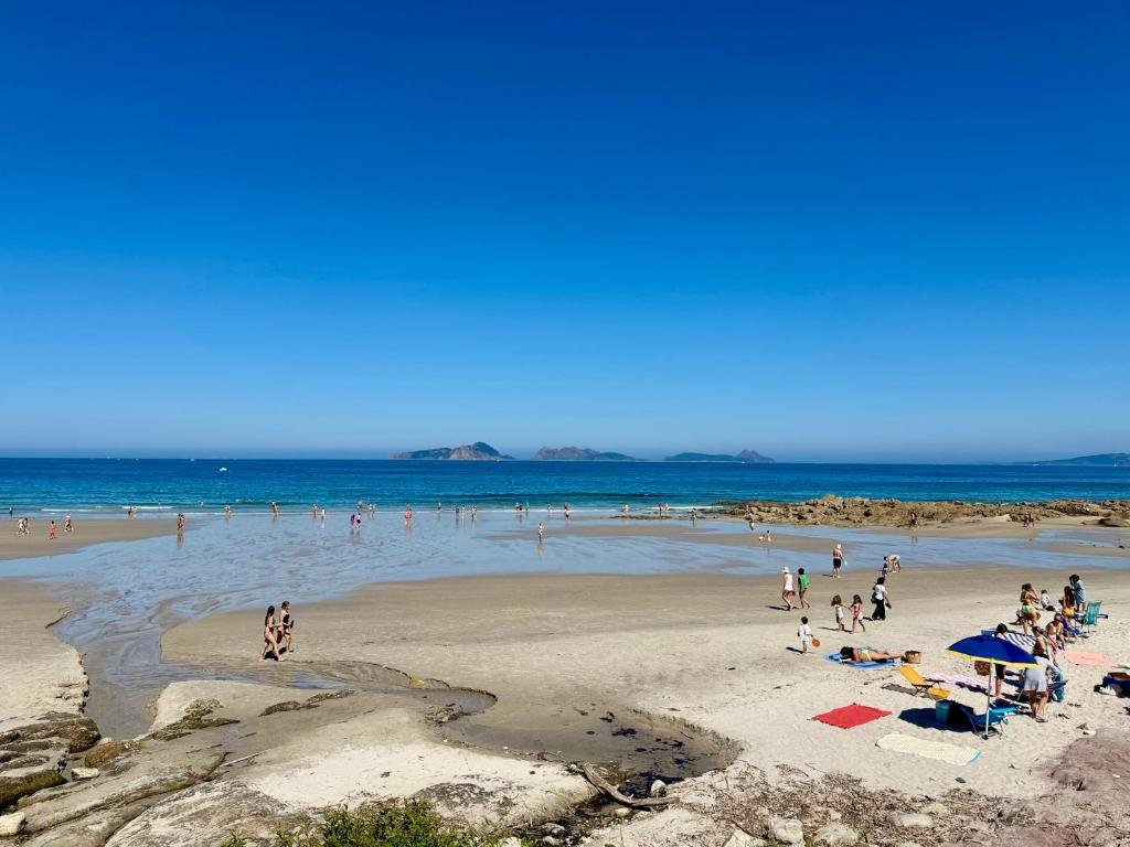 Holiday Apartments Galicia | Coastal Stay Near Vigo | Urban Stay Book-Holiday-Apartments-Galicia-near-Playa-de-Patos-and-Vigo.-Self-catering-accommodation-with-sea-views,-parking,-WiFi,-and-coastal-access.