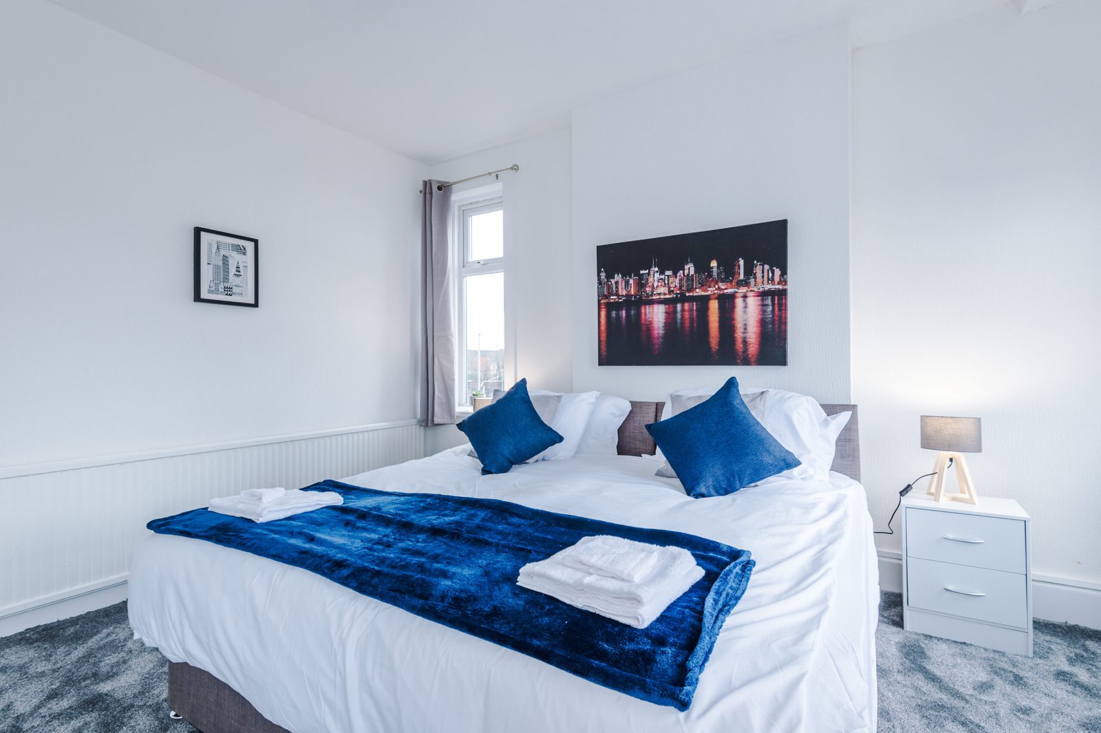 Salford Holiday Homes Manchester Near City Centre | Urban Stay Enjoy-a-spacious-holiday-home-in-Salford-near-Manchester.-Includes-WiFi,-parking,-and-quick-access-to-transport,-business-districts.-Book-Now