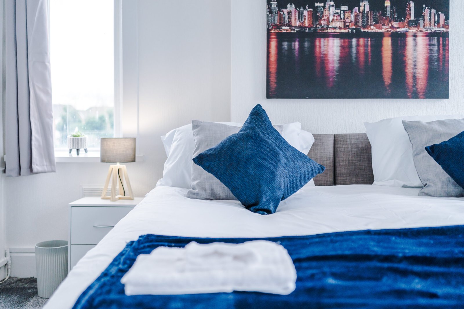 Salford Holiday Homes Manchester Near City Centre | Urban Stay Enjoy-a-spacious-holiday-home-in-Salford-near-Manchester.-Includes-WiFi,-parking,-and-quick-access-to-transport,-business-districts.-Book-Now