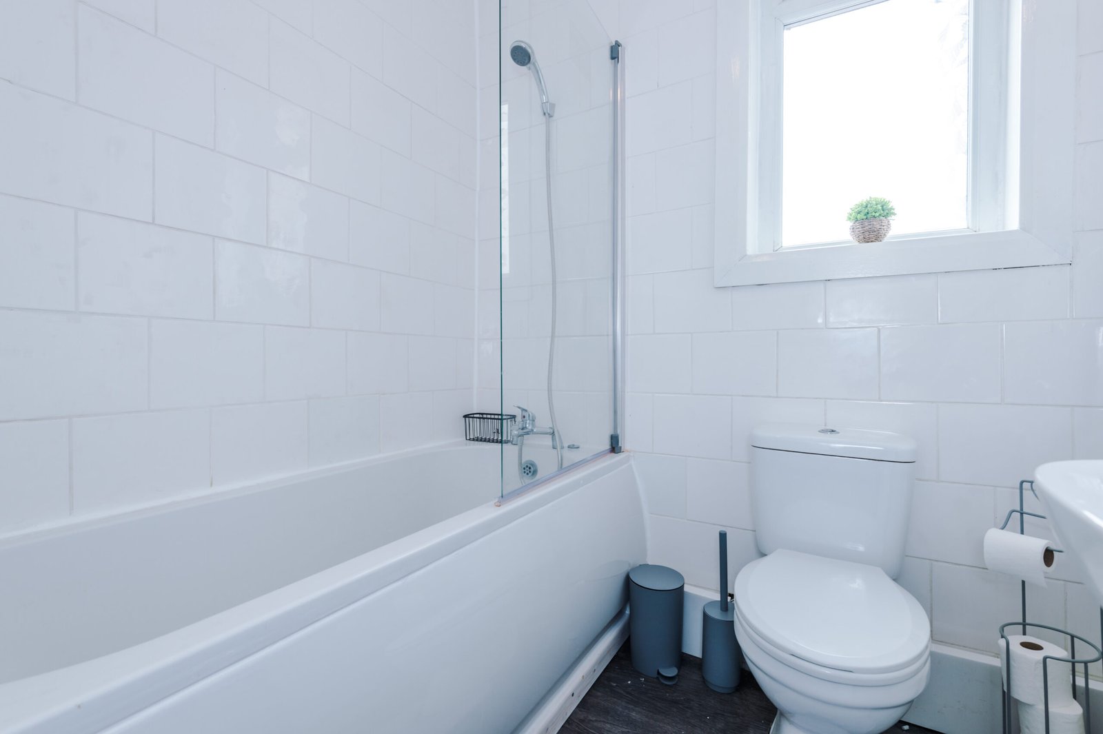 Salford Holiday Homes Manchester Near City Centre | Urban Stay Enjoy-a-spacious-holiday-home-in-Salford-near-Manchester.-Includes-WiFi,-parking,-and-quick-access-to-transport,-business-districts.-Book-Now
