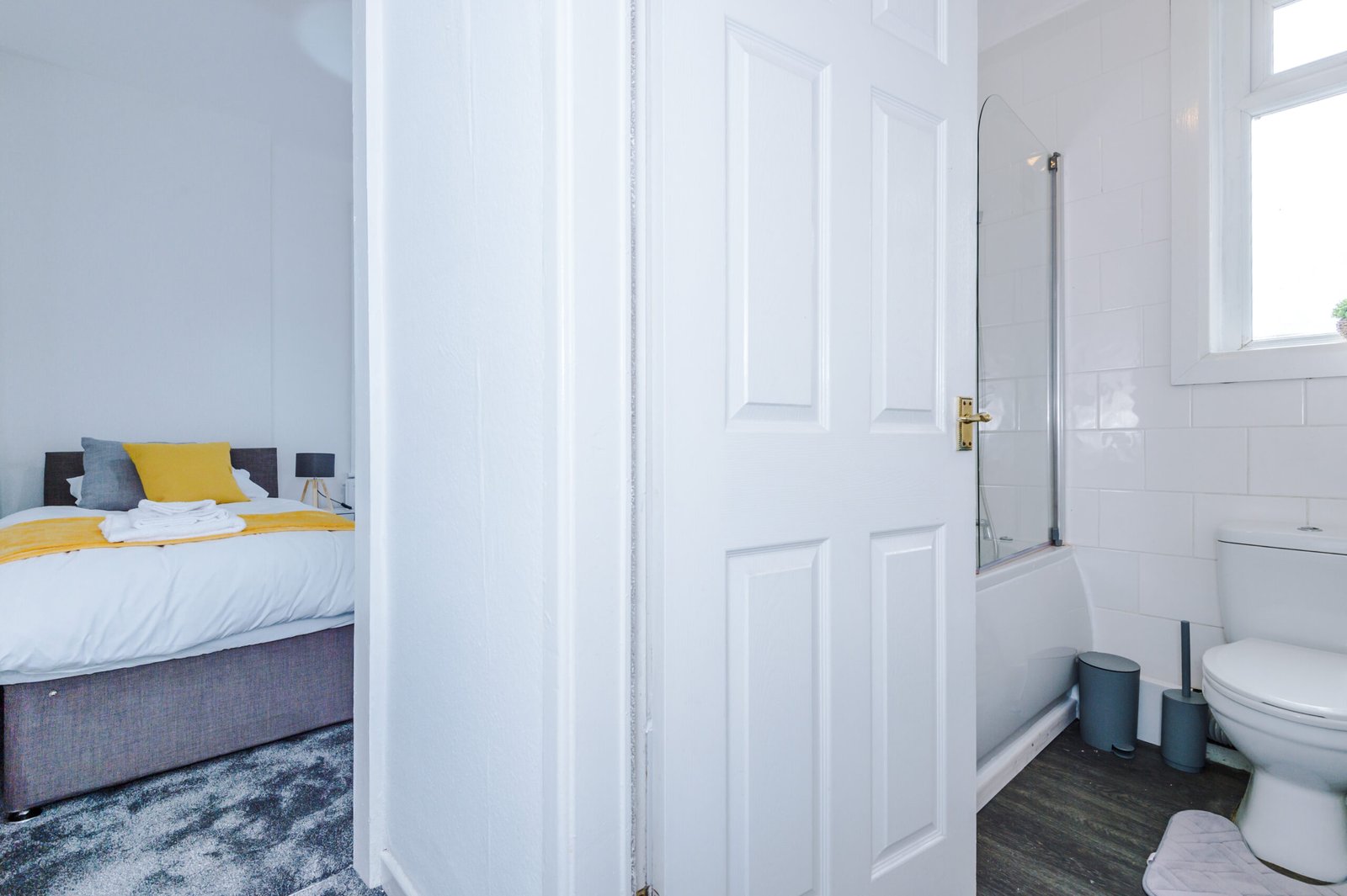 Salford Holiday Homes Manchester Near City Centre | Urban Stay Enjoy-a-spacious-holiday-home-in-Salford-near-Manchester.-Includes-WiFi,-parking,-and-quick-access-to-transport,-business-districts.-Book-Now