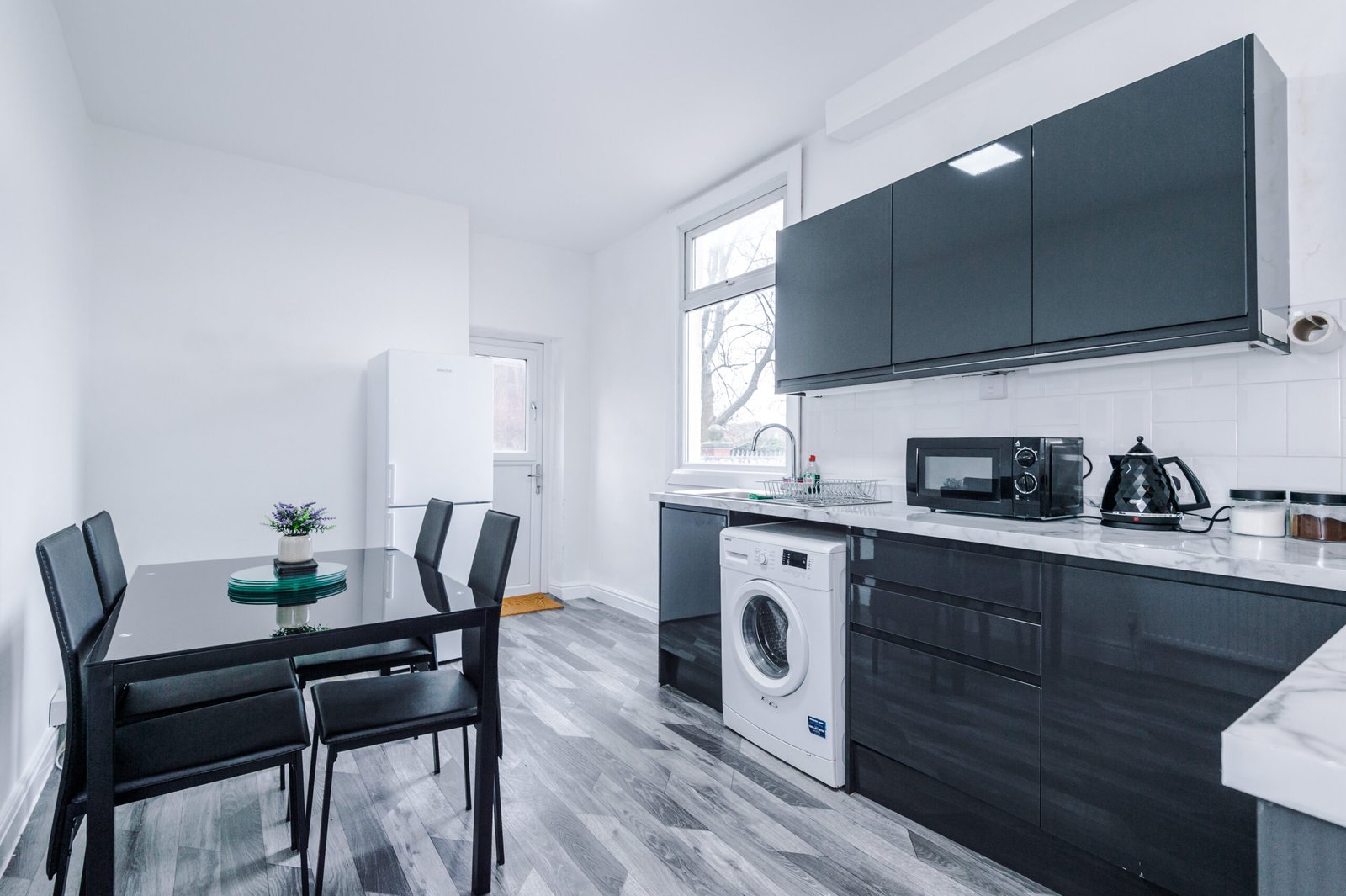 Salford Holiday Homes Manchester Near City Centre | Urban Stay Enjoy-a-spacious-holiday-home-in-Salford-near-Manchester.-Includes-WiFi,-parking,-and-quick-access-to-transport,-business-districts.-Book-Now