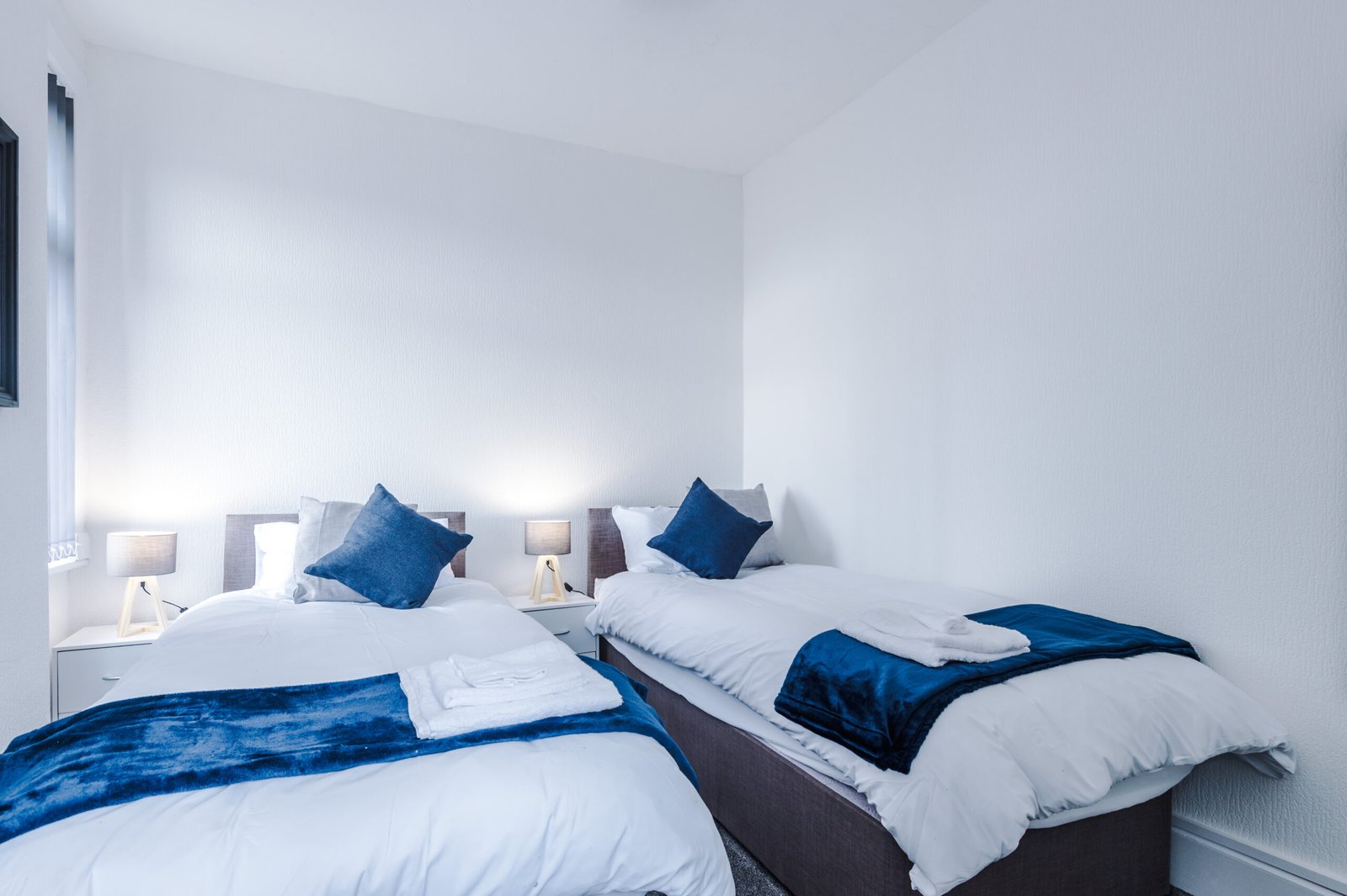 Salford Holiday Homes Manchester Near City Centre | Urban Stay Enjoy-a-spacious-holiday-home-in-Salford-near-Manchester.-Includes-WiFi,-parking,-and-quick-access-to-transport,-business-districts.-Book-Now