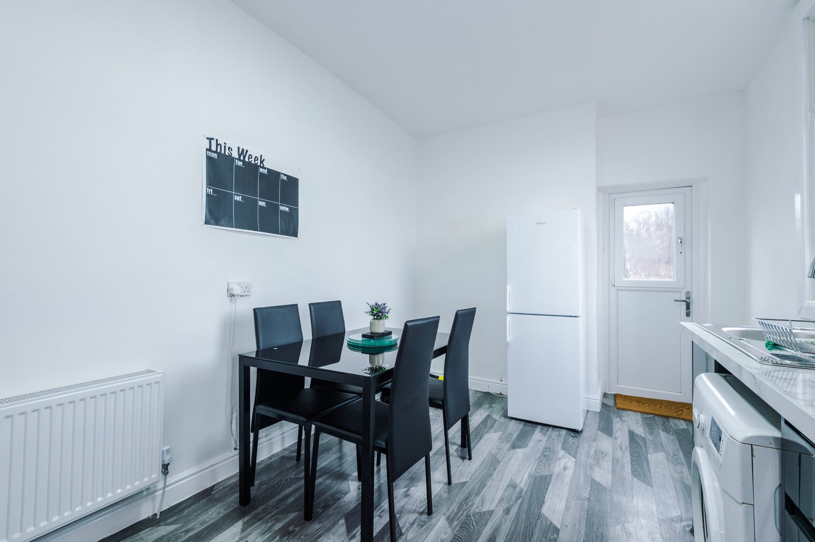 Salford Holiday Homes Manchester Near City Centre | Urban Stay Enjoy-a-spacious-holiday-home-in-Salford-near-Manchester.-Includes-WiFi,-parking,-and-quick-access-to-transport,-business-districts.-Book-Now