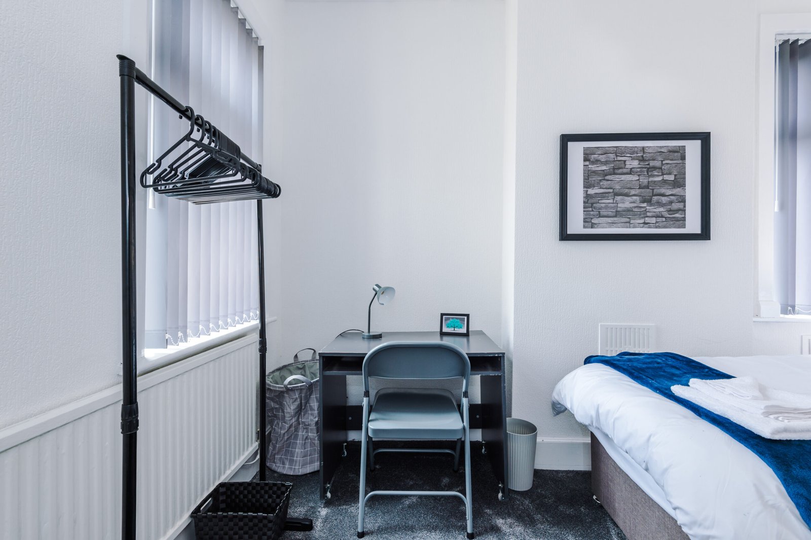 Salford Holiday Homes Manchester Near City Centre | Urban Stay Enjoy-a-spacious-holiday-home-in-Salford-near-Manchester.-Includes-WiFi,-parking,-and-quick-access-to-transport,-business-districts.-Book-Now