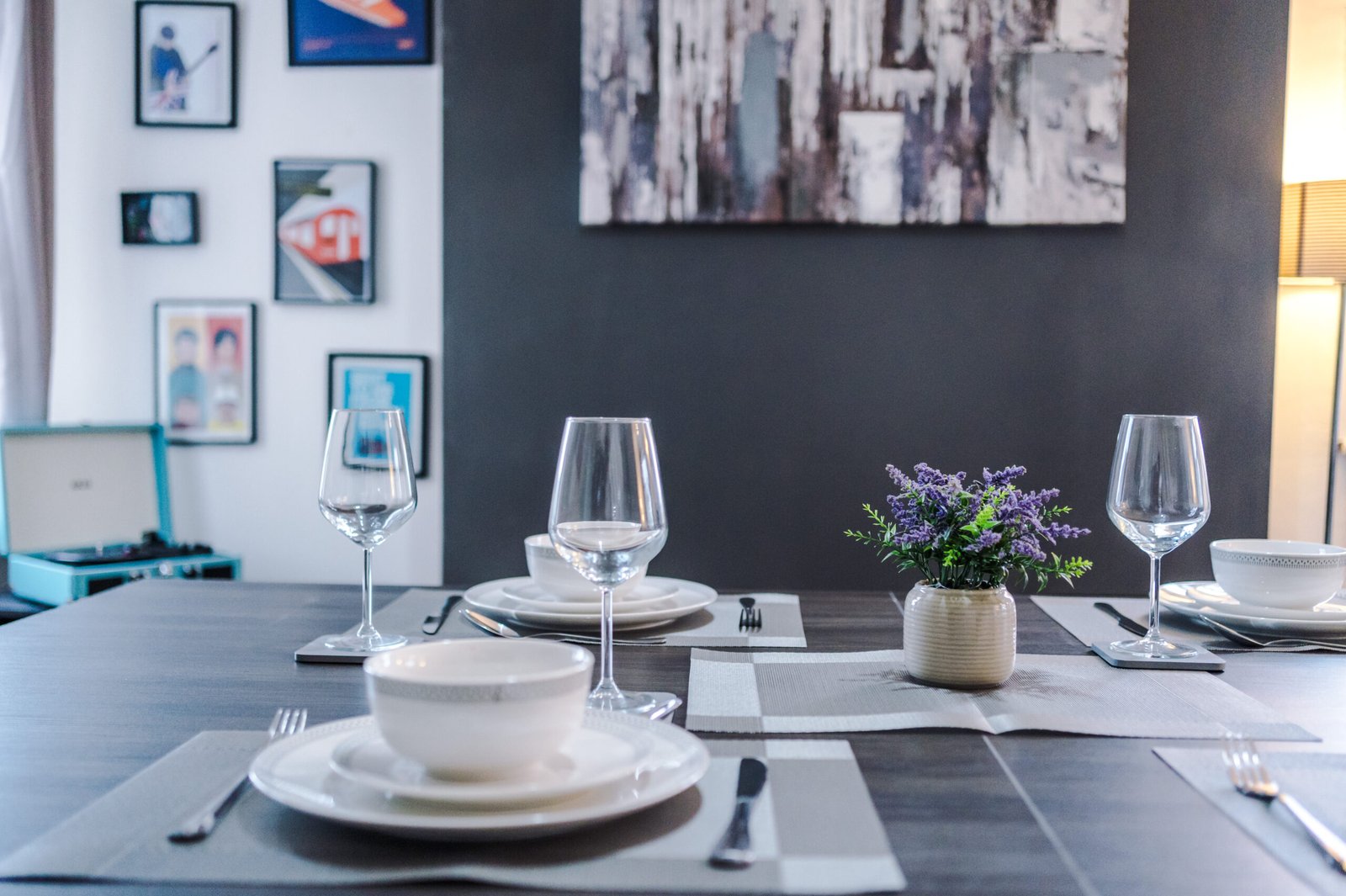 Salford Holiday Homes Manchester Near City Centre | Urban Stay Enjoy-a-spacious-holiday-home-in-Salford-near-Manchester.-Includes-WiFi,-parking,-and-quick-access-to-transport,-business-districts.-Book-Now