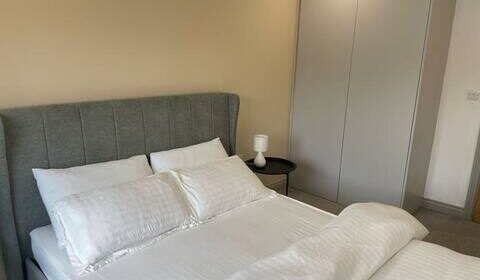 Leeds Short Let Apartments near Leeds Train Station, Trinity Leeds and major business hubs. Ideal for business & leisure stays Book Now.