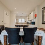 Book short let accommodation in Horley near Gatwick Airport. Our self-catering apartments in South London are fully furnished with all bills