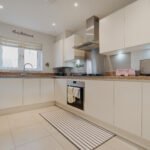 Book short let accommodation in Horley near Gatwick Airport. Our self-catering apartments in South London are fully furnished with all bills