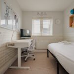 Book short let accommodation in Horley near Gatwick Airport. Our self-catering apartments in South London are fully furnished with all bills