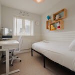Book short let accommodation in Horley near Gatwick Airport. Our self-catering apartments in South London are fully furnished with all bills