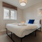 Book short let accommodation in Horley near Gatwick Airport. Our self-catering apartments in South London are fully furnished with all bills