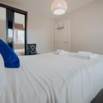 Book short let accommodation in Horley near Gatwick Airport. Our self-catering apartments in South London are fully furnished with all bills