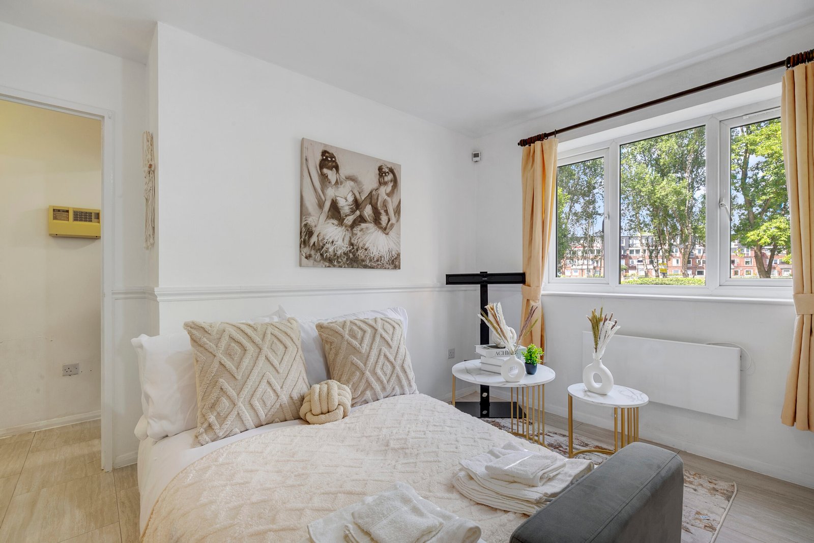 Short Lets North London – Accommodation at Tottenham Stadium Book-The-Best-Short-Lets-North-London-for-Corporate-Relocation-and-Leisure.-Our-cheap-fully-furnished-accommodation-is-near-Tottenham-Stadium.