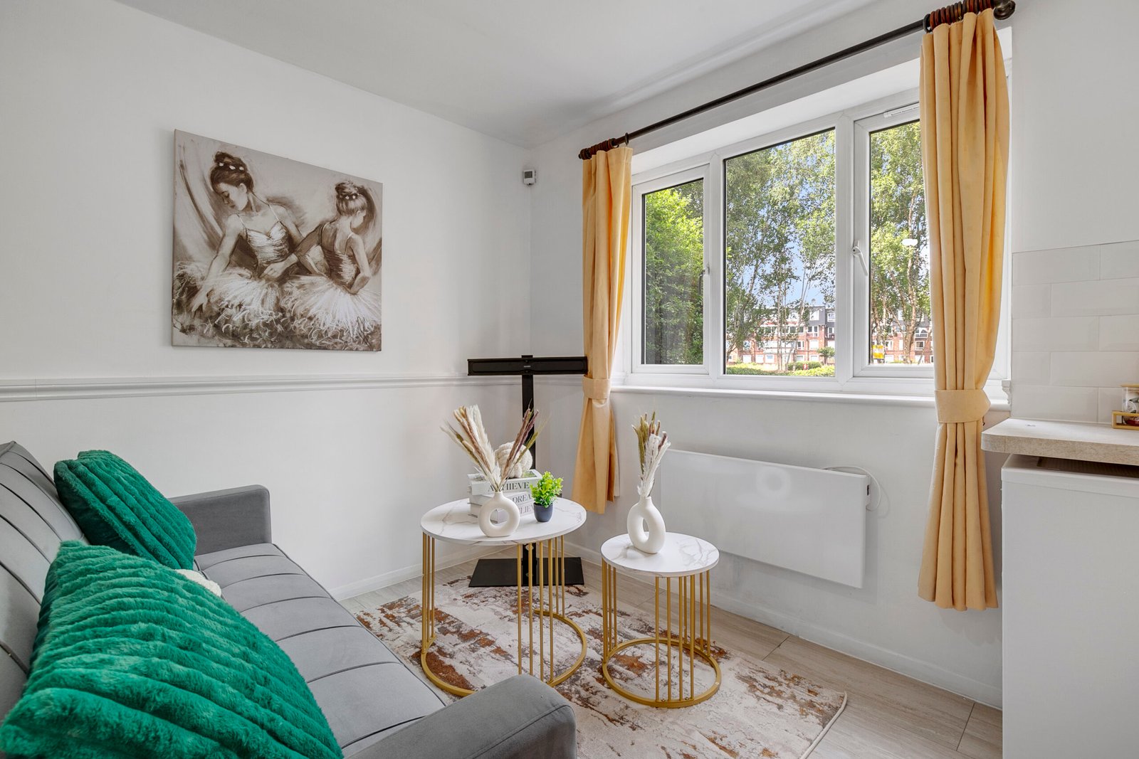 Book The Best Short Lets North London for Corporate Relocation and Leisure. Our cheap fully furnished accommodation is near Tottenham Stadium.