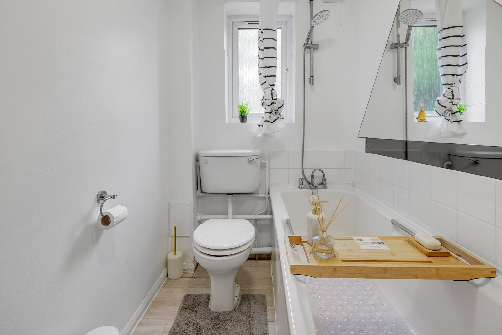 Short Lets North London – Accommodation at Tottenham Stadium Book-The-Best-Short-Lets-North-London-for-Corporate-Relocation-and-Leisure.-Our-cheap-fully-furnished-accommodation-is-near-Tottenham-Stadium.