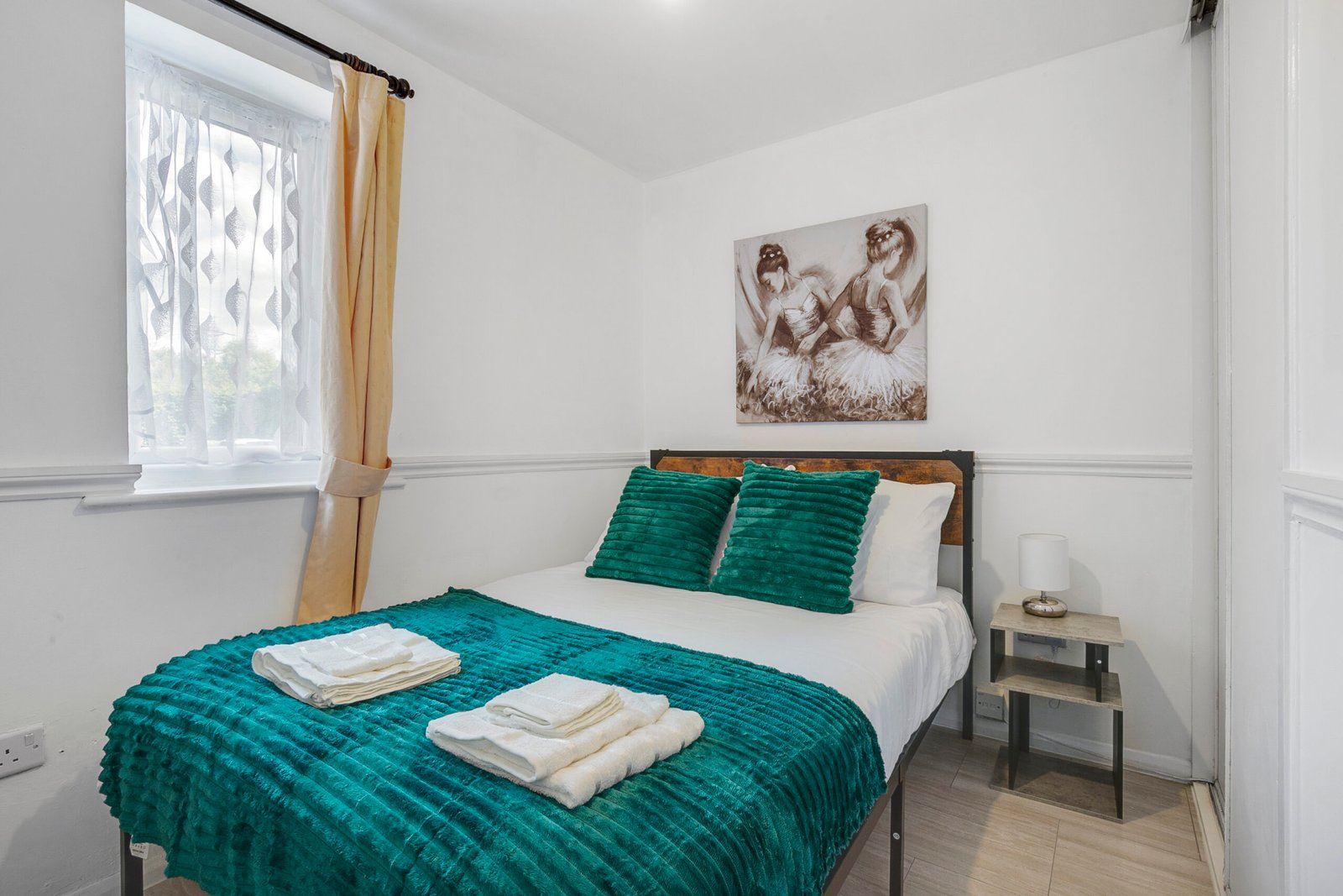 Short Lets North London – Accommodation at Tottenham Stadium Book-The-Best-Short-Lets-North-London-for-Corporate-Relocation-and-Leisure.-Our-cheap-fully-furnished-accommodation-is-near-Tottenham-Stadium.