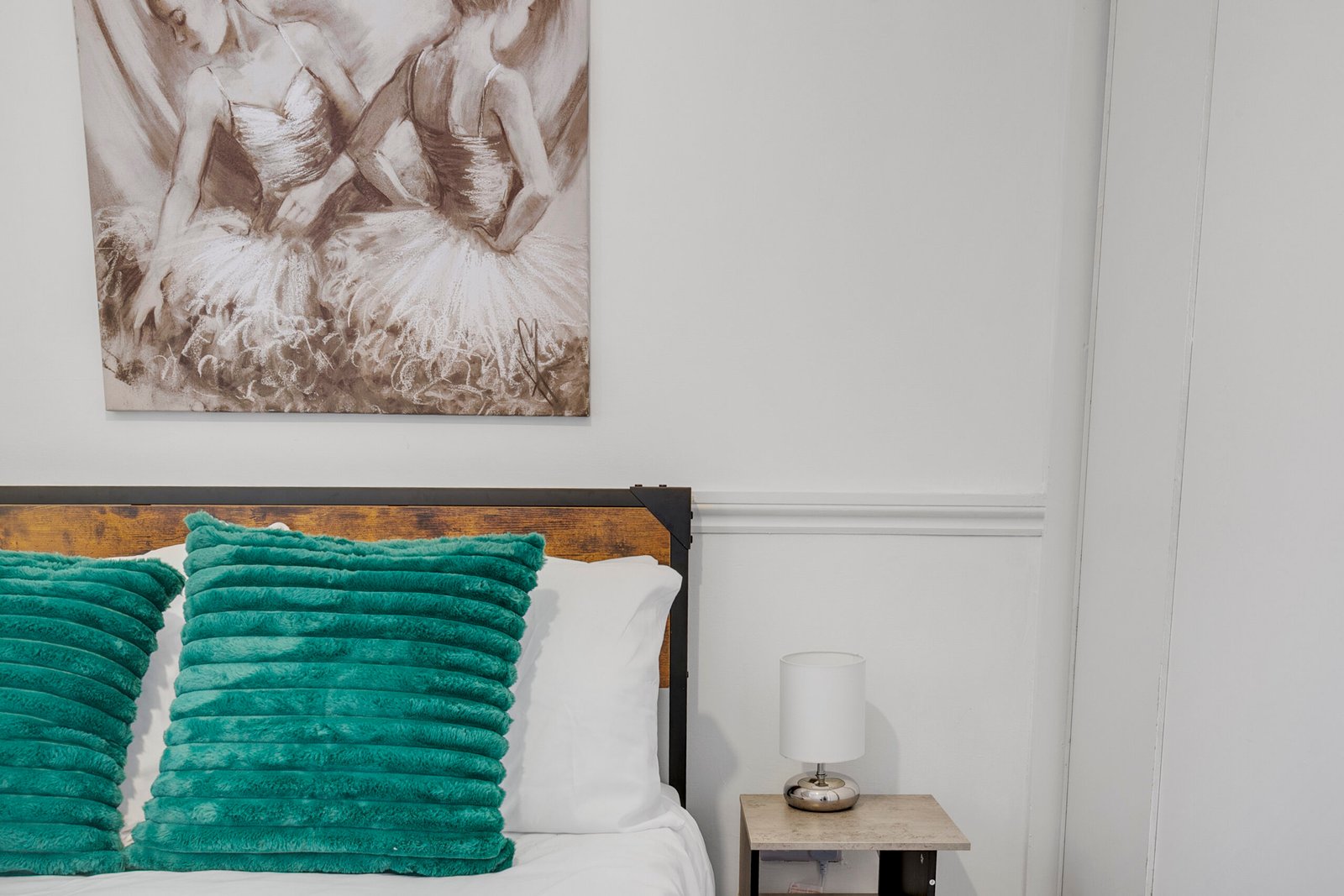 Short Lets North London – Accommodation at Tottenham Stadium Book-The-Best-Short-Lets-North-London-for-Corporate-Relocation-and-Leisure.-Our-cheap-fully-furnished-accommodation-is-near-Tottenham-Stadium.