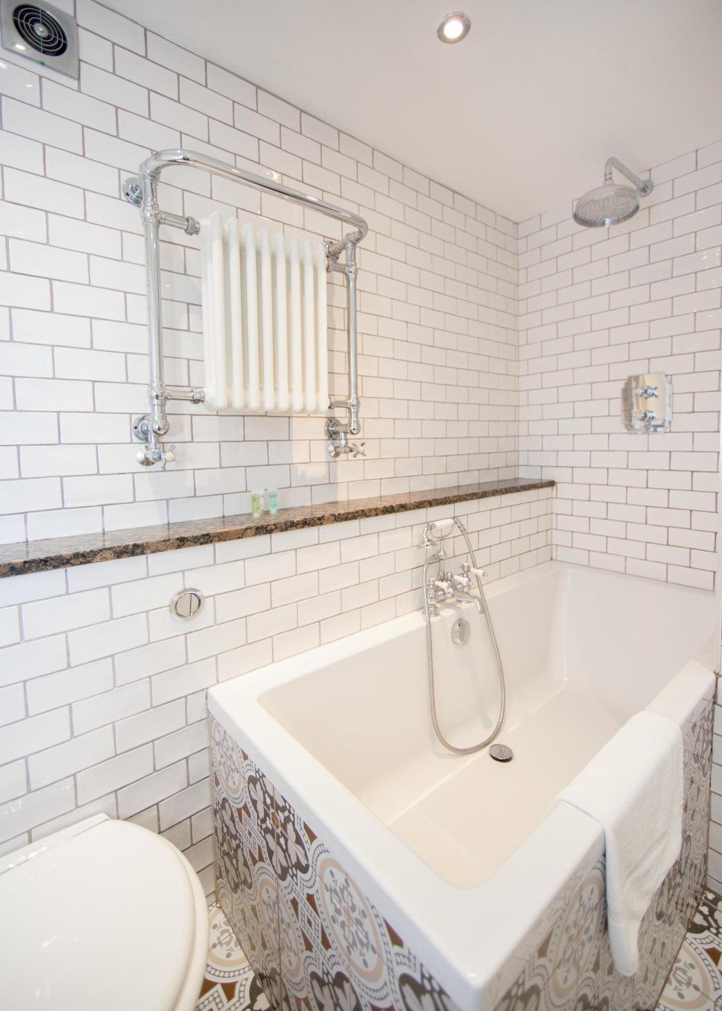 Derby Short Term Apartments near City Centre | Urban Stay Modern-short-term-apartments-in-Derby-with-parking,-WiFi,-and-great-access-to-transport-links,-local-attractions,-and-nearby-business-parks.