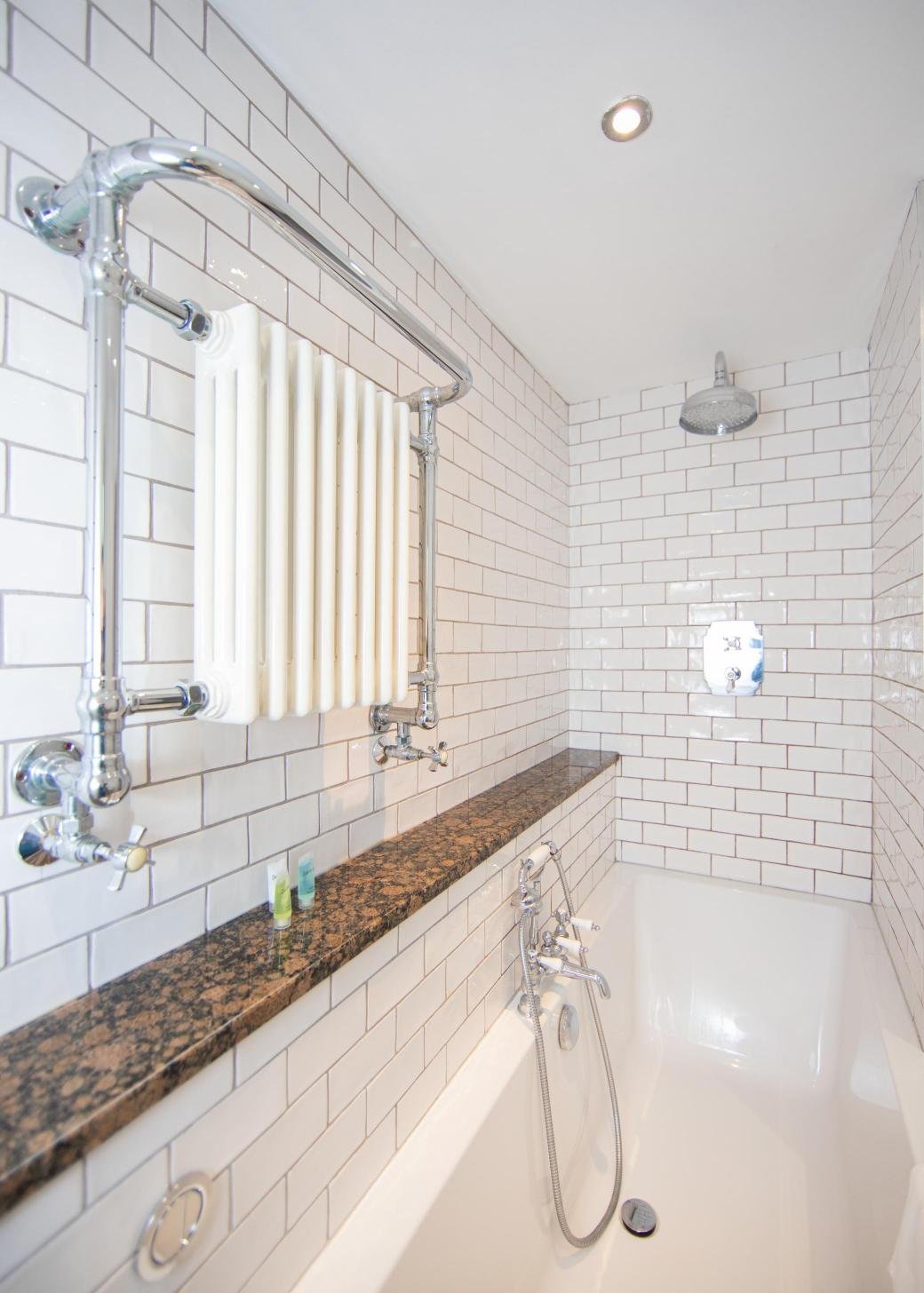 Derby Short Term Apartments near City Centre | Urban Stay Modern-short-term-apartments-in-Derby-with-parking,-WiFi,-and-great-access-to-transport-links,-local-attractions,-and-nearby-business-parks.