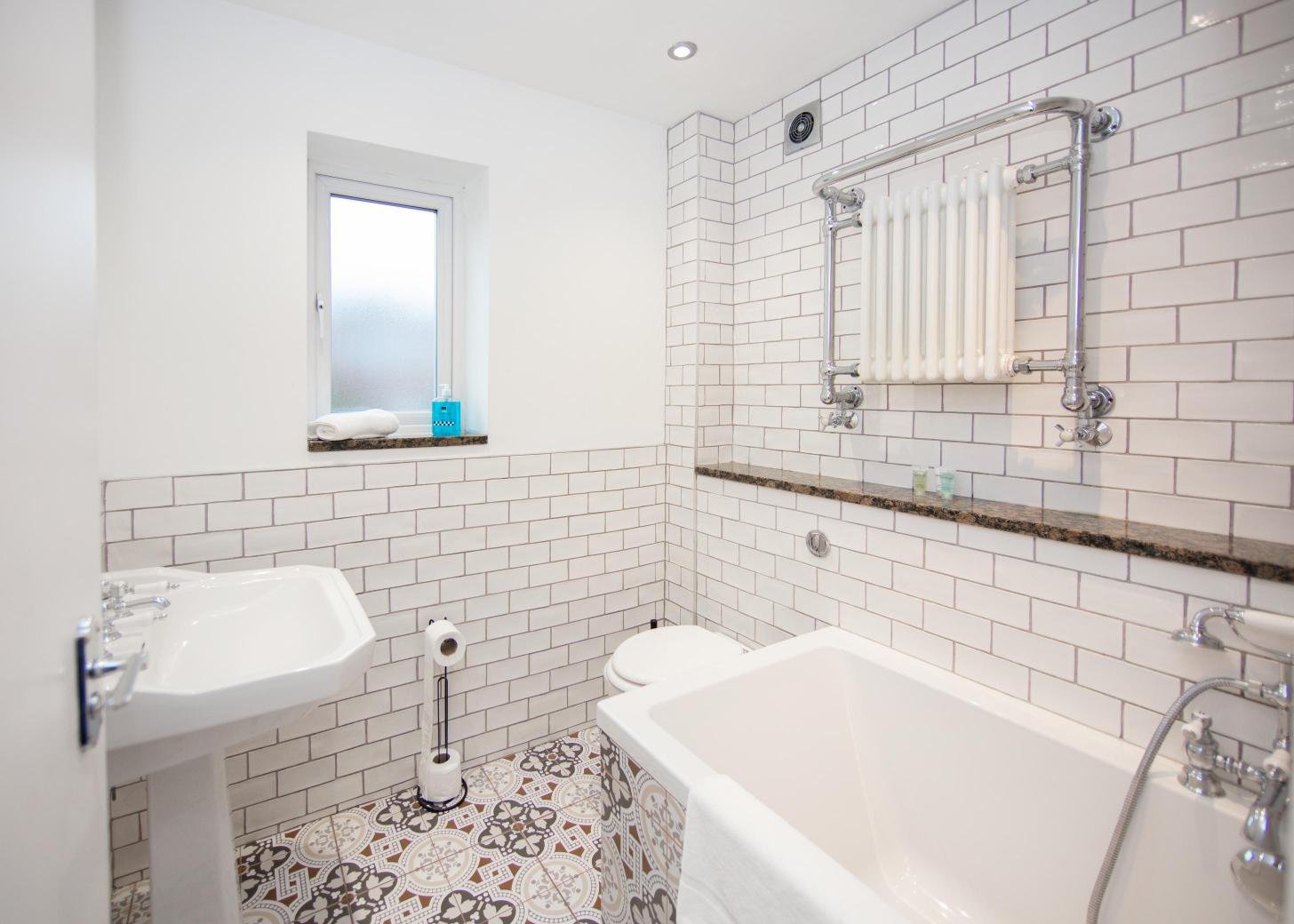Derby Short Term Apartments near City Centre | Urban Stay Modern-short-term-apartments-in-Derby-with-parking,-WiFi,-and-great-access-to-transport-links,-local-attractions,-and-nearby-business-parks.