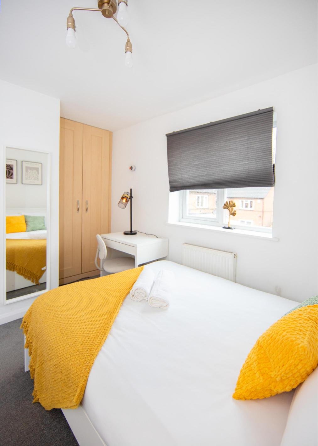 Derby Short Term Apartments near City Centre | Urban Stay Modern-short-term-apartments-in-Derby-with-parking,-WiFi,-and-great-access-to-transport-links,-local-attractions,-and-nearby-business-parks.