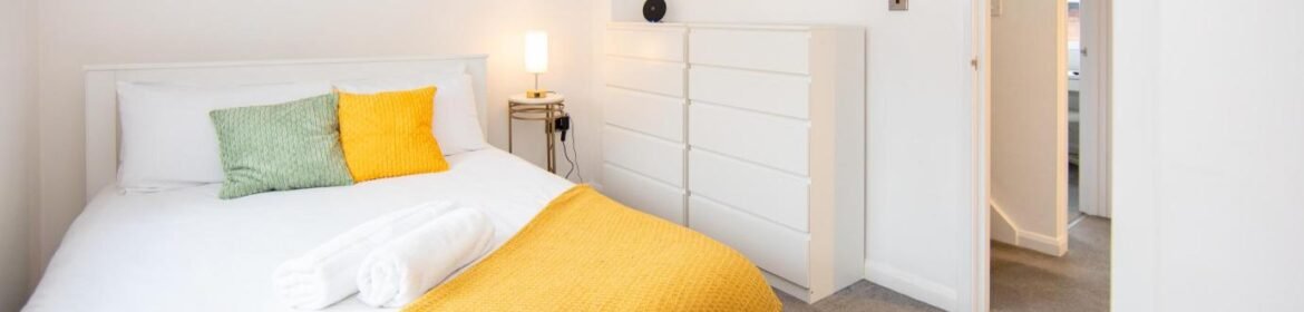 Modern short term apartments in Derby with parking, WiFi, and great access to transport links, local attractions, and nearby business parks.