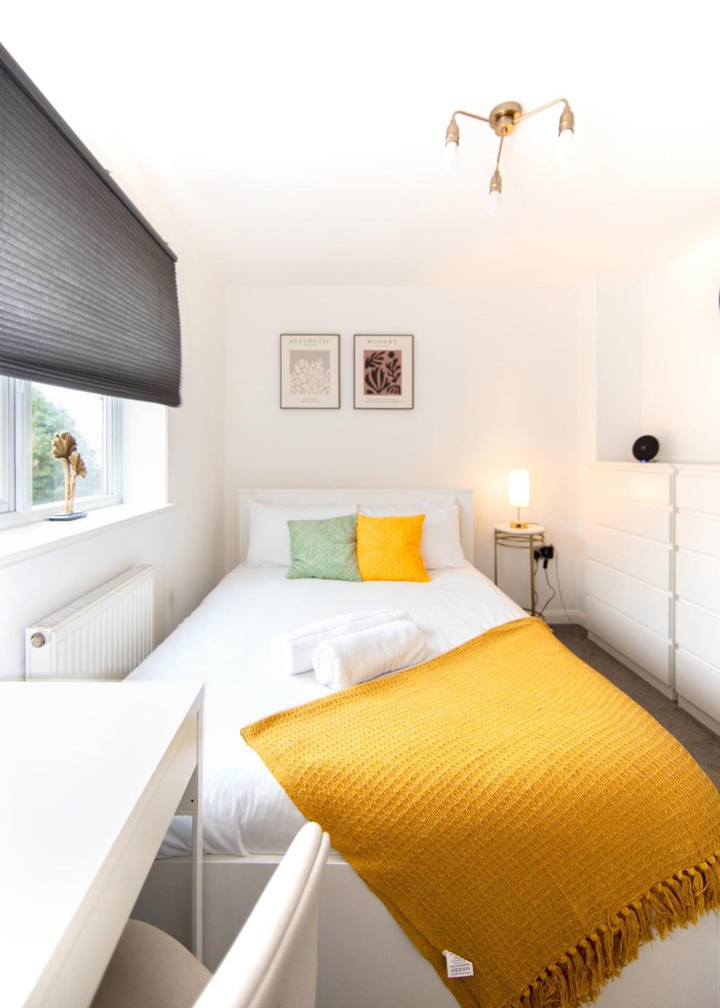 Derby Short Term Apartments near City Centre | Urban Stay Modern-short-term-apartments-in-Derby-with-parking,-WiFi,-and-great-access-to-transport-links,-local-attractions,-and-nearby-business-parks.