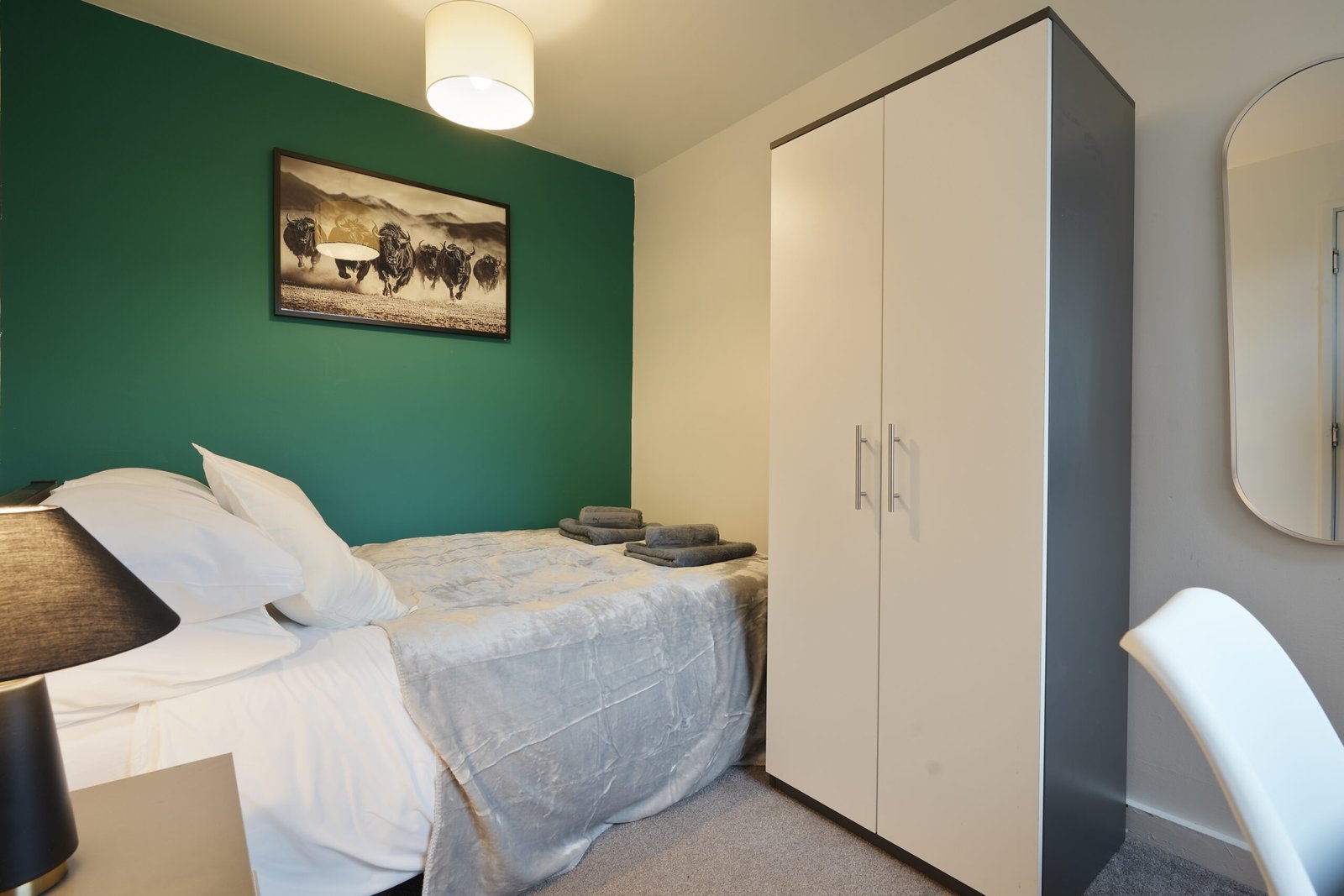 Group Accommodation Sheffield – Spacious Home | Urban Stay Spacious-5‑bed-group-accommodation-in-Sheffield-city-centre.-Ideal-for-families,-groups,-and-business-stays.-Book-with-Urban-Stay.
