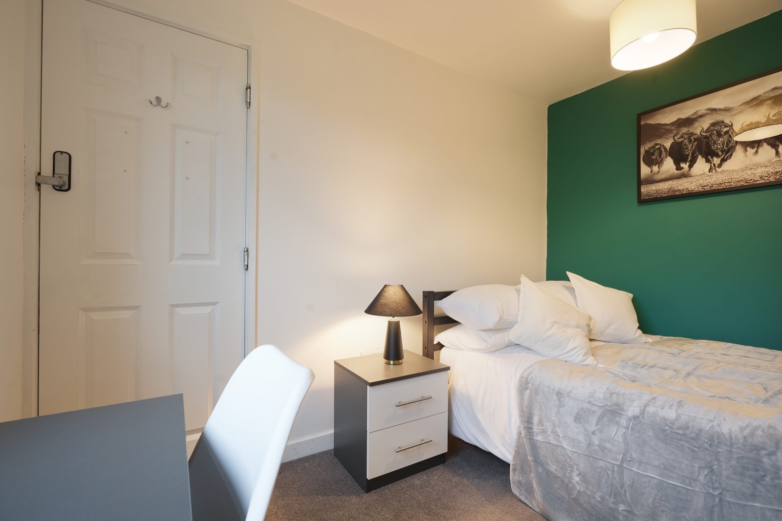Group Accommodation Sheffield – Spacious Home | Urban Stay Spacious-5‑bed-group-accommodation-in-Sheffield-city-centre.-Ideal-for-families,-groups,-and-business-stays.-Book-with-Urban-Stay.