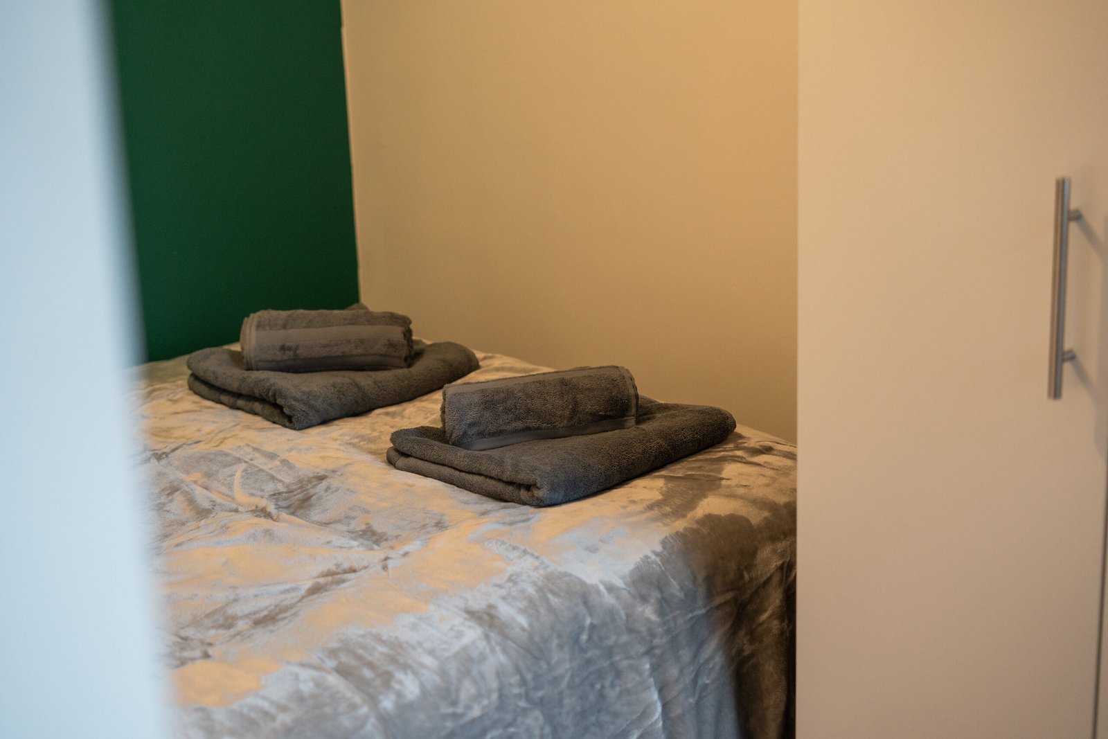Group Accommodation Sheffield – Spacious Home | Urban Stay Spacious-5‑bed-group-accommodation-in-Sheffield-city-centre.-Ideal-for-families,-groups,-and-business-stays.-Book-with-Urban-Stay.