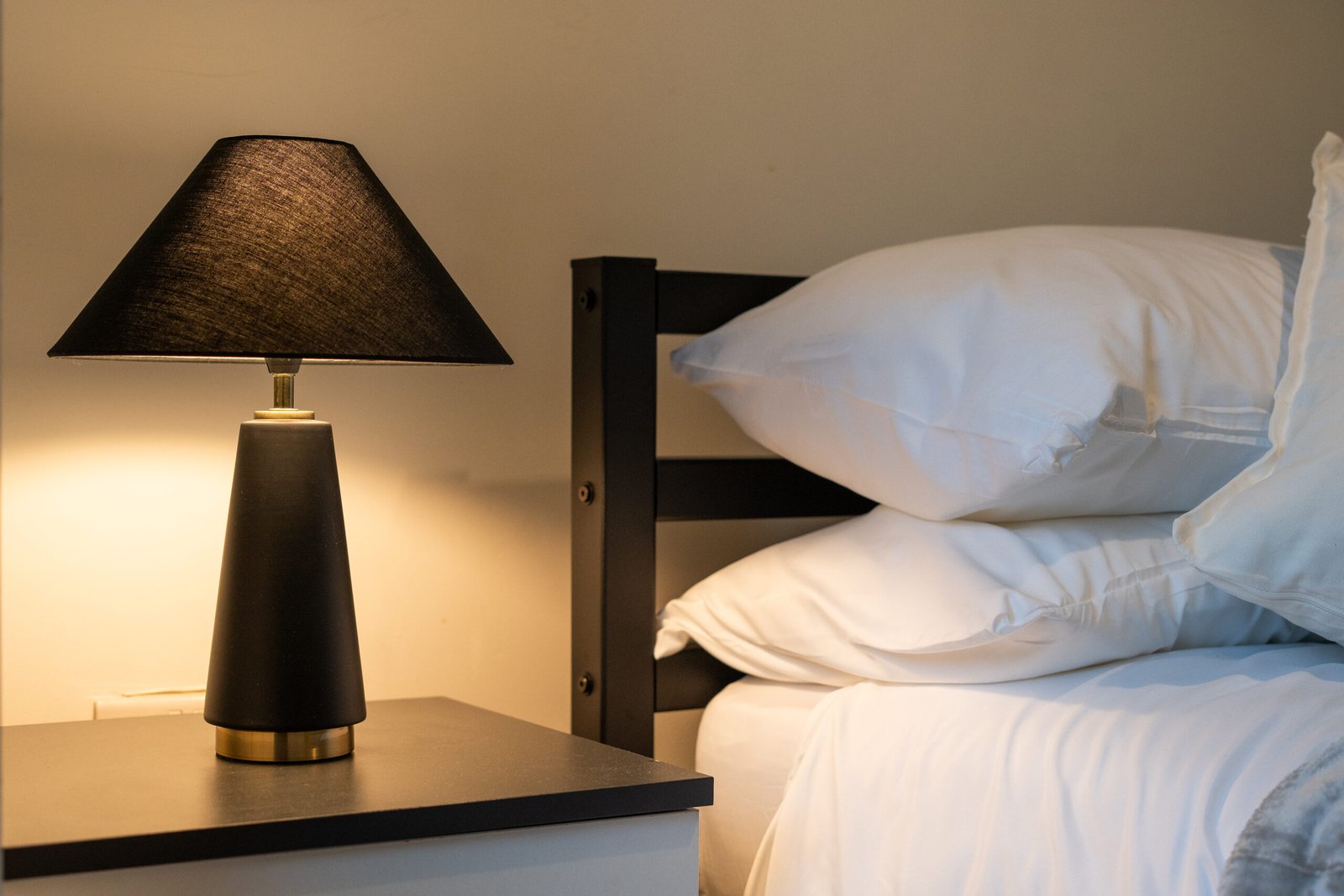 Group Accommodation Sheffield – Spacious Home | Urban Stay Spacious-5‑bed-group-accommodation-in-Sheffield-city-centre.-Ideal-for-families,-groups,-and-business-stays.-Book-with-Urban-Stay.