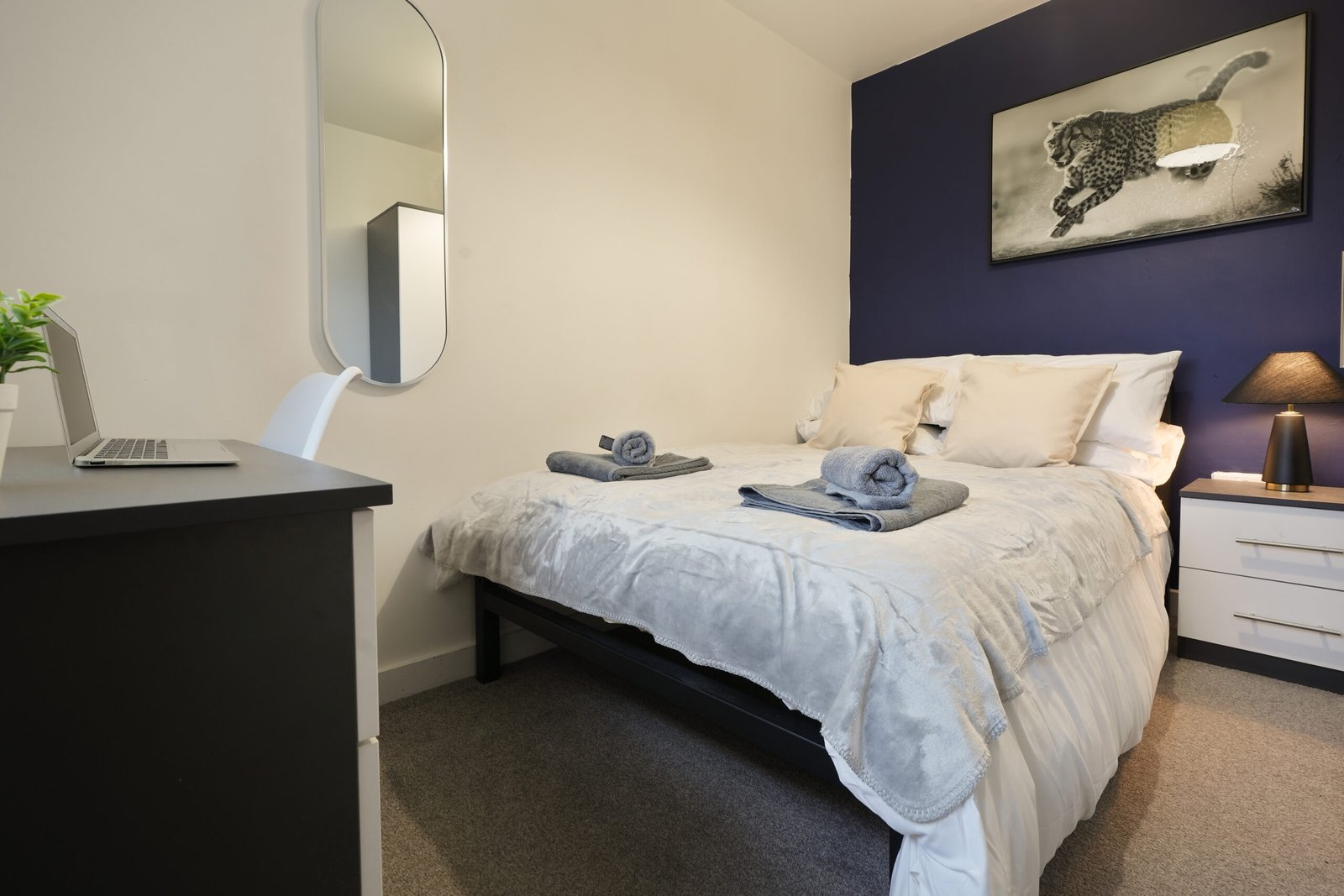 Group Accommodation Sheffield – Spacious Home | Urban Stay Spacious-5‑bed-group-accommodation-in-Sheffield-city-centre.-Ideal-for-families,-groups,-and-business-stays.-Book-with-Urban-Stay.
