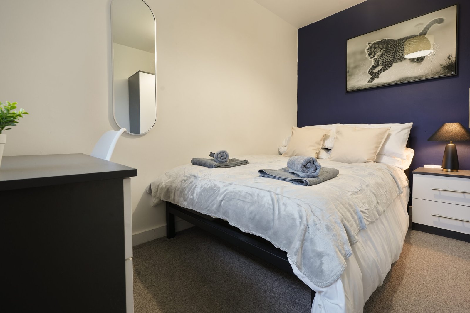 Group Accommodation Sheffield – Spacious Home | Urban Stay Spacious-5‑bed-group-accommodation-in-Sheffield-city-centre.-Ideal-for-families,-groups,-and-business-stays.-Book-with-Urban-Stay.
