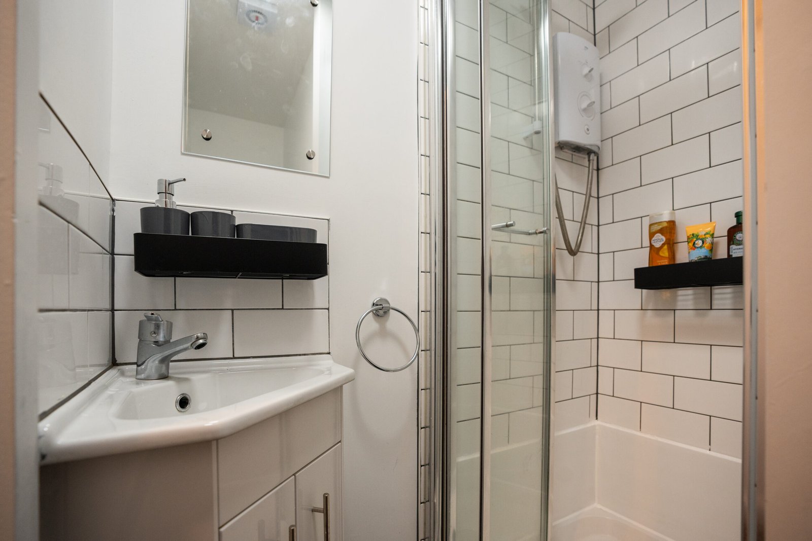 Group Accommodation Sheffield – Spacious Home | Urban Stay Spacious-5‑bed-group-accommodation-in-Sheffield-city-centre.-Ideal-for-families,-groups,-and-business-stays.-Book-with-Urban-Stay.