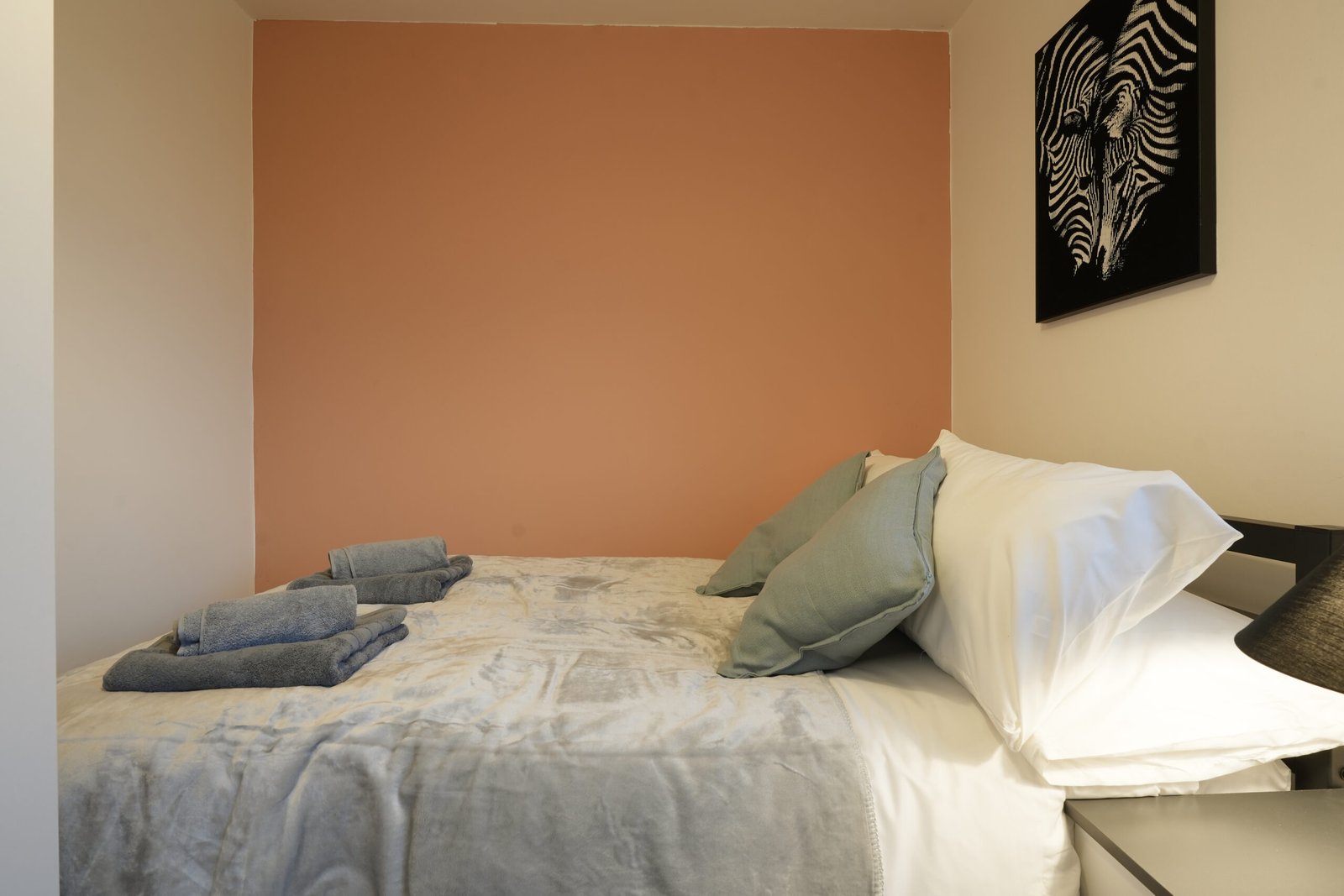 Group Accommodation Sheffield – Spacious Home | Urban Stay Spacious-5‑bed-group-accommodation-in-Sheffield-city-centre.-Ideal-for-families,-groups,-and-business-stays.-Book-with-Urban-Stay.