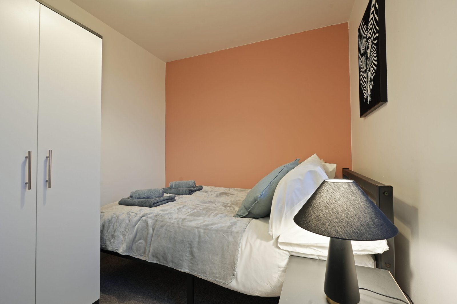 Group Accommodation Sheffield – Spacious Home | Urban Stay Spacious-5‑bed-group-accommodation-in-Sheffield-city-centre.-Ideal-for-families,-groups,-and-business-stays.-Book-with-Urban-Stay.